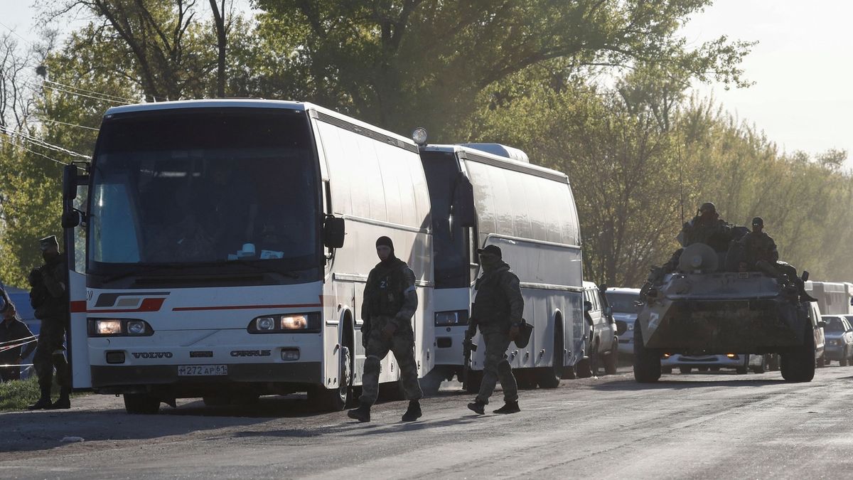 Rusko nuceně přesouvá obyvatele Ukrajiny na své území, uvádí zpráva Amnesty International
